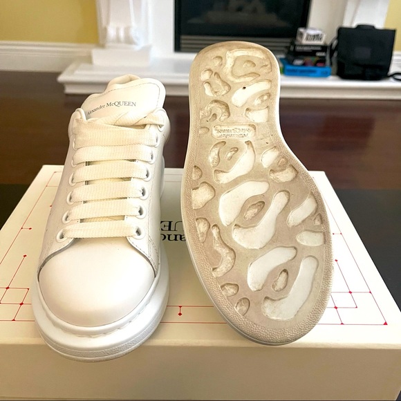 Alexander McQueen - Picture 2 of 2